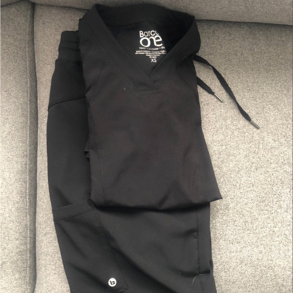 Barco one black jogger scrub set